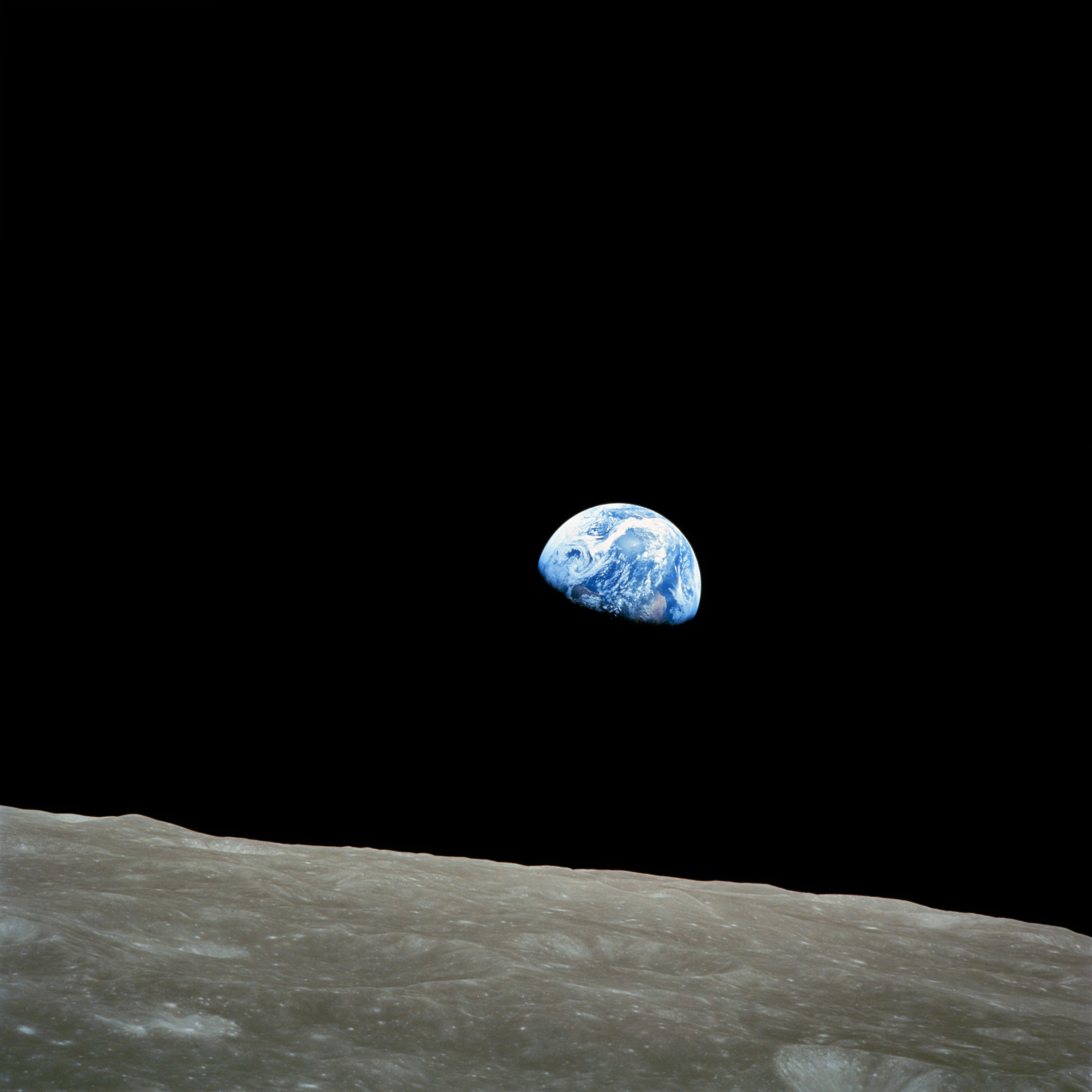 Earthrise photo color